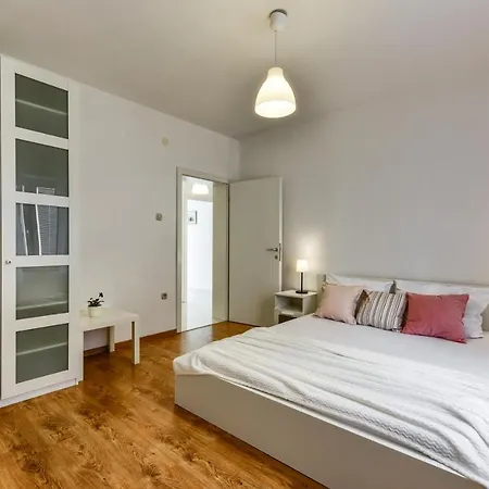 Lrs 2 In The Centar Of 扎达尔