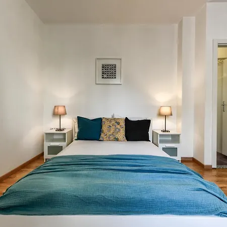 Lrs 2 In The Centar Of 자다르