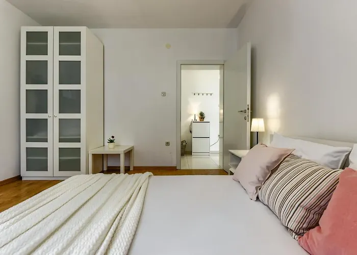 Lrs 2 In The Centar Of *