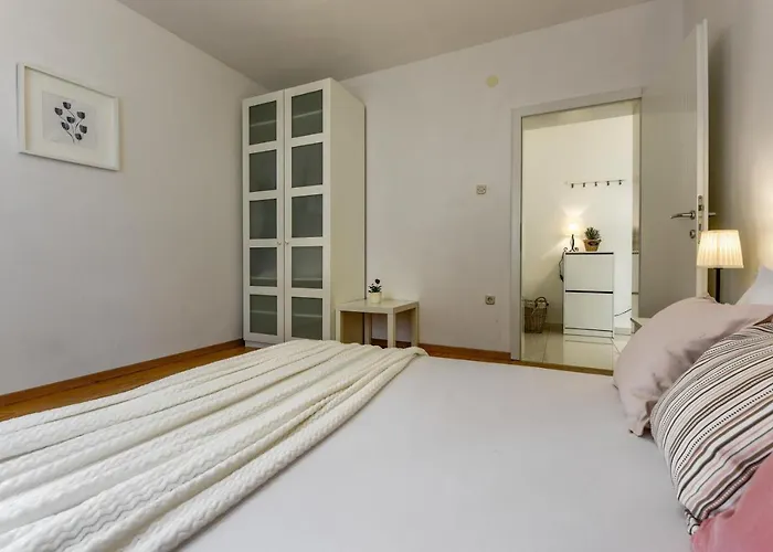 Lrs 2 In The Centar Of *