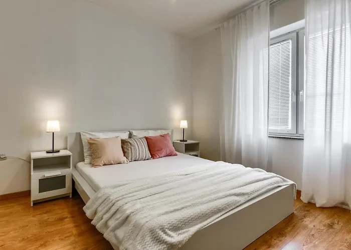 Lrs 2 In The Centar Of *