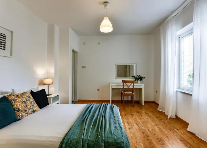 Lrs 2 In The Centar Of Zadar